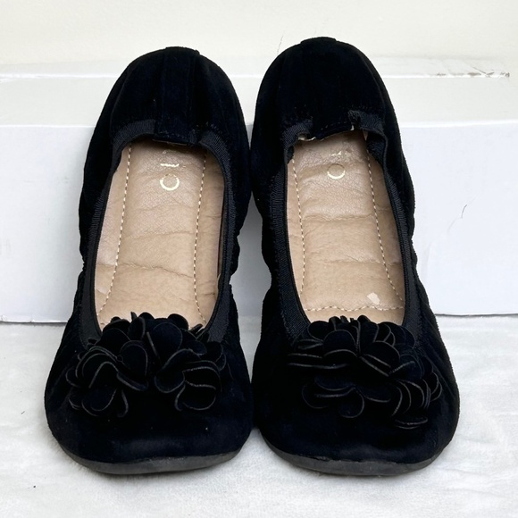 Ollio Black Faux Suede Decorative Flower Slip On Comfort Ballet Flat Size 8 - Picture 2 of 7